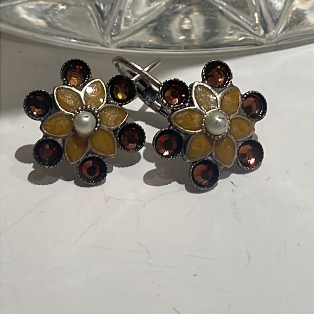 Vintage flower earrings jewelry neutral vibe flower pearl browns yellow